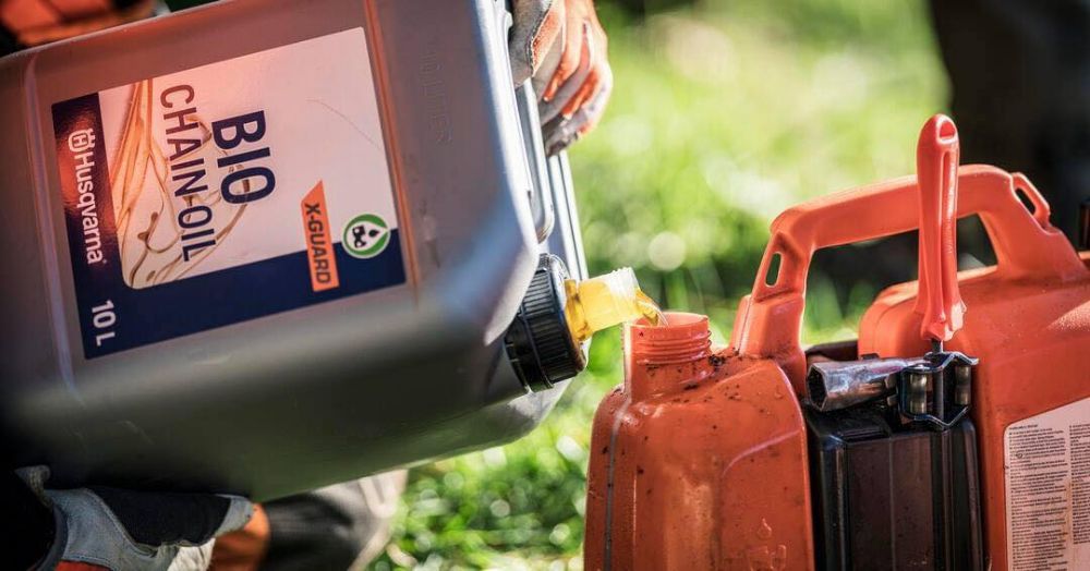 Ensure you are getting the most out of your #Husqvarna equipment by using quality oil!